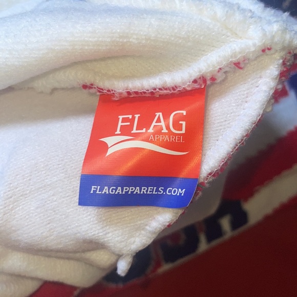 NWOT FLAG BEANIE RED WHITE & BLUE FLAG ON 1 SIDE & WHITE ON THE OTHER ONE SIZE - Picture 5 of 5